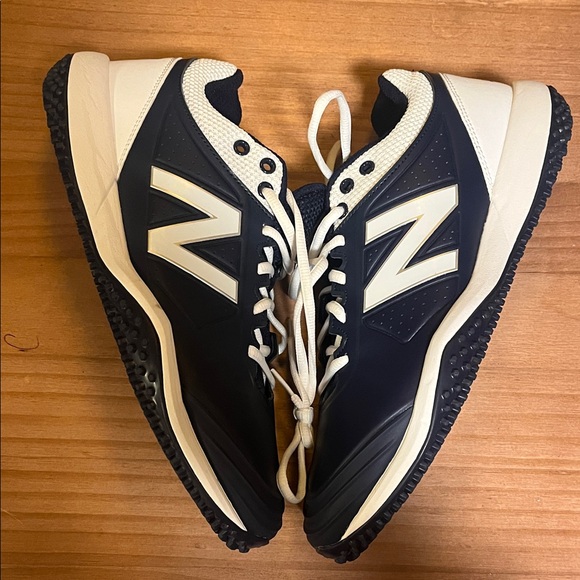 New Balance Shoes - Women's Fuse V2 Turf Softball Shoe